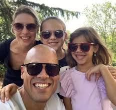 Desiree (40) woont met gezin vlakbij Parijs: 'Relatief dichtbij maar heel  ander leven'