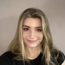 Holly Durham's Instagram, Twitter & Facebook