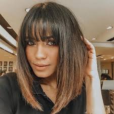 Pour vous inspirer, nous avons sélectionné pour vous les coiffures avec coupe cheveux mi. Cheveux Mi Longs Avec Frange Coiffure Simple Et Facile Coupe Carre Frange Cheveux Mi Longs Avec Frange Carre Frange