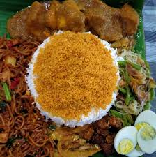 Walau jarang, nasi ambeng masih sering disajikan di indonesia pada acara selamatan, brokohan , munggahan , punggahan , dll. Deqna Nasi Ambeng Jawa ç…§ç‰‡ Facebook