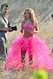 Pics Shakira Shows Off Her Amazing Abs In A Pink Bikini And Big Tutu In Ibiza Shakira Bikini Bright Bikinis Shakira Photos