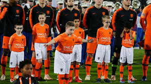 Nederlands elftal voetbalt weer (tegen soldaten)!. Activiteiten Onsoranje