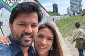 Patrícia Abravanel tira aliança após envolvimento do marido com Vorcaro