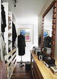 Einige von ihnen sind sogar bereits mit inneneinrichtungen wie kleiderstangen oder einlegeböden versehen. Wohnideen Einrichten Schmale Ikea Begehbarer Kleiderschrank
