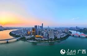 廣西柳州：多彩特色文化帶火“小城”假日旅游