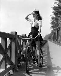 The Beautiful Susan Peters She Was Oscar Nominated Young And Lovely And Being Groomed For Stardom At Mgm When Tragedy Bicycle Bike Ride Vintage Photographs