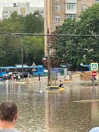 По словам специалистов, непогода принесла в москву примерно 70% месячной нормы осадков. Xd0aambkfsmbm