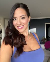 Excited to write a new story this year. One filled with fun times and  memorable moments. Here's to an amazing 2022 for all of us 🥂  #personalbrand #showup #newyear