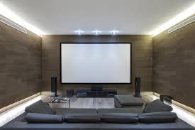 Detail sudut ruang tamu dan ruang tv nampak seimbang mulai pemilihan furniture hingga dekorasinya. 5 Desain Ruang Tv Yang Bikin Betah Di Rumah
