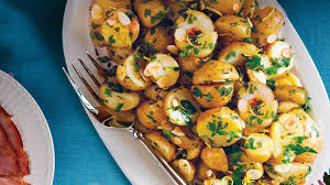 Pommes De Terre Grelots Au Beurre Noisette Et Aux Fines Herbes Recipe Mini Potatoes Potatoes Brown Butter