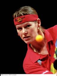 Lisa Lomas's Instagram, Twitter & Facebook