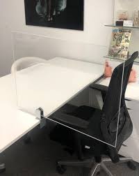 Beim stehen können wir besser und freier atmen, so erreicht mehr sauerstoff muskeln und gehirn. Plexiglas Trennwand Fur Gruppenarbeitsplatze Virenschutz Hustenschutz Viele Grossen Pape Rohde Buroeinrichtungen