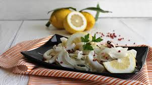 In una coppa da martini, alternare spicchi di limone e fettine di carciofo. Insalata Di Seppie Finocchi E Noci La Ricetta Dell Alberghiero Di Vico Equense Positanonews
