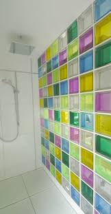 Duschwand Aus Bunten Glasbausteinen Moderne Badezimmer Von Tritschler Glasundform Glasbausteine Glasbausteine Dusche Duschwand