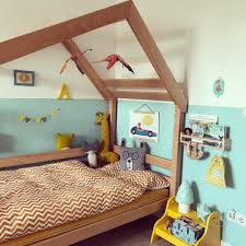 Dragons Hier Sind Heute Ein Paar Drachen Eingezogen Da Sie Direkt Unter Dem Dach Vom Hausbett Schweben Konnen S Kleinkind Zimmer Kinderzimmer Dekor Hausbett