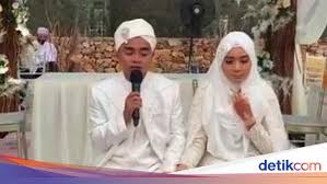 Ini potret bahagia dan mewah resepsi keduanya dengan adat melayu. Pernikahan Kedua Taqy Malik