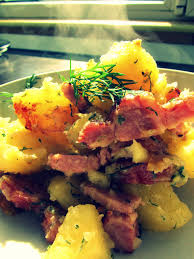 Prezenta iubita in restaurantele romanesti, cartofii taranesti sunt serviti ca garnitura. Cartofi TÄrÄneÈti Cu Kaiser Èi CeapÄ ReÅ£ete Rapide Usoare Si Delicioase Aventurile Noastre Culinare