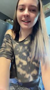 Elly Mack 😛 (@ellyfreakingmack)