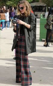 15 Erstaunliche Karierte Weites Bein Hosen Outfits In 2020 Karierte Mode Outfit Modische Hosen