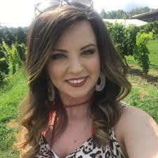 Leanna Ashley's Instagram, Twitter & Facebook