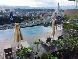/ di bawah ini adalah daftar kolam renang yang ada di kota sby jawa timur. 8 Hotel Di Bandung Dengan Kolam Renang Rooftop