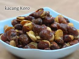 Biji yang kering ini terselubungi oleh cangkang keras yang tidak pecah saat buah matang. Jenis Jenis Kacang Kacangan