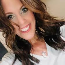 Stephanie Pfeil's Instagram, Twitter & Facebook