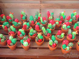 Actualmente han pasado a formar parte de los hogares con un papel ornamental, en todo el mundo y con diferentes climas. Como Hacer Cactus Con Piedras Diy Y Manualidades En Piedracreativa