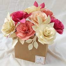 Dos caminhos, vitórias e proteção, prosperidade feito em feltro de alta qualidade e passamanarias. Arranjo Com 12 Flores De Papel No Elo7 Fragmentos Coloridos 9385eb Flores De Papel Arranjos De Flores De Papel Flores De Papael