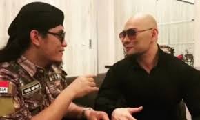 Rupanya sosok gus miftah punya ciri unik yang membedakan dirinya dari kebanyakan pendakwah. Deddy Corbuzier Mualaf Gus Miftah Jadi Pembimbing
