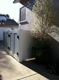 Projections for weekly garbage and recycling volume, facility terminology: Garbage Can Enclosure Klassisch Los Angeles Von Satori Garden Design