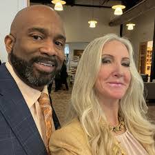 Lisa Behrends's Instagram, Twitter & Facebook