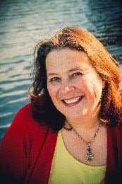 Elizabeth Adamo's Instagram, Twitter & Facebook