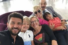 وقالت الفنانة سلمى غزالي، شقيقة الراحلة، في مقطع فيديو نشرته عبر صفحتها على فيسبوك: Ø¨Ø§Ù„ÙÙŠØ¯ÙŠÙˆ Ù‡Ù„ Ø£ØµÙŠØ¨Øª Ù†Ø¬Ù…Ø© Ø³ØªØ§Ø± Ø£ÙƒØ§Ø¯ÙŠÙ…ÙŠ Ø³Ù„Ù…Ù‰ ØºØ²Ø§Ù„ÙŠ Ø¨Ù‡Ø°Ø§ Ø§Ù„Ù…Ø±Ø¶ ÙˆÙ…Ø§Ø°Ø§ ÙØ¹Ù„ Ø²ÙˆØ¬Ù‡Ø§ Ù…Ø¬Ù„Ø© Ø§Ù„Ø¬Ù…ÙŠÙ„Ø©