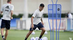 Romero, que brilla en atalanta de italia, da sus primeros pasos. El Cuti Romero Entreno Con La Juventus En El Arranque De La Pretemporada Mundo D