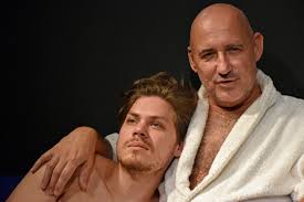 Ahogyan azt a blikk megírta, verbális abúzus, fenyegetés és kisebb fizikai erőszak . Perjes Janos Archivum Humen Online