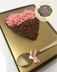 Caixa Para Coração Gourmet De Colher Coracao De Chocolate Com Recheio De Brigadeiro Gourmet De Colher Coracoes De Chocolate Chocolate Recheios