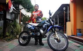 Dimana motor ini dibekali dengan mesin paralel twin yang berkapasitas 471 cc dan mampu menghasilkan tenaga 47,2 dk pada 8500 rpm serta torsi 45,8 nm yang mampu diraih pada putaran 5500 rmp. Mario Baskoro Sulap Barang Jadul Jadi Motor Trail Tribun Jateng