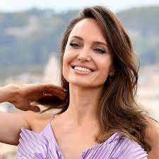 Angelina jolies sternbild ist zwillinge und sie ist jetzt 46 jahre alt. Angelina Jolie Zum Geburtstag Gab S Etwas Besonderes Von Ihren Kids Gala De