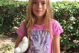 Modna agencija potpisalala ugovor s djevojčicom (10). Mama je brani: Samo  pedofili misle da su ovo seksualne fotografije - Večernji.hr