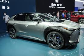 We did not find results for: New Toyota Bz4x Concept Previews Subaru Co Developed Electric Suv Coming In 2022 Carscoops