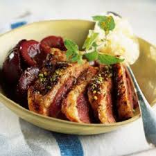 Magrets De Canard Aux Epices Prunes Et Semoule Recette Originale Et Facile Magret De Canard Cuisine Et Vin
