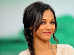 Zoe Saldana é a primeira atriz em 3 filmes com mais de US$ 2 bilhões