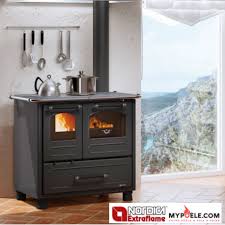 Une Cusiniere A Bos La Nordica Extraflame Modele Family 7 5kw De Fabrication Italienne Est Une Cuisiniere A Bo En 2020 Cuisiniere A Bois Poele A Bois Bois De Chauffage