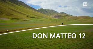 La mattina dopo, il parroco e natalina trovano sulla strada una donna investita e, poco distante, il cadavere del proprietario dell'azienda che fa lavorare i condannati. Don Matteo Wikipedia