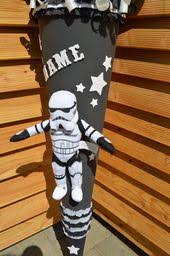 Zwar hat sich der inhalt der schultüte geändert, denn mittlerweile gibt es handy und co in der schultüte, dennoch ist die zuckertüte eines der wichtigsten. 16 Schultute Starwars Ninja Ideen Schultute Schule Schultute Basteln