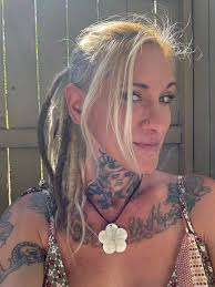 Making dreadlocks for physical therapy and self expression