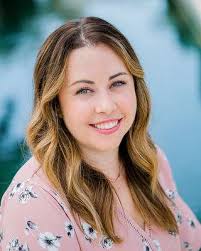 Elizabeth Mello's Instagram, Twitter & Facebook