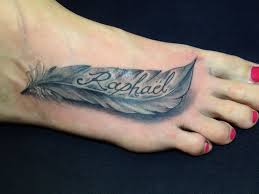 Tatouage Femme Prenom Pied Dans Une Belle Plume 3d Tatouage Femme