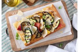 Pizza melanzane is italian eggplant pizza. Focaccia Con Verdure Grigliate Melanzane Peperoni Zucchine Basilico E Scaglie Di Grana Padano Piatti Unici Ricette Con Formaggio